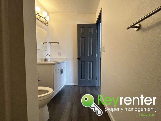 Building Photo - Exceptional 2 Bed 2 Bath Downtown Condo