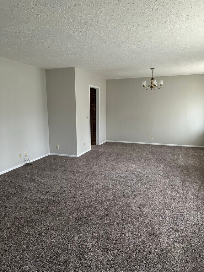 Building Photo - 6722 E 75th St S