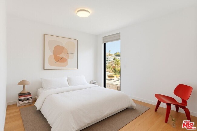 Building Photo - 3248 Descanso Dr