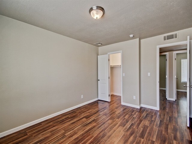 Building Photo - 10930 W Montecito Ave