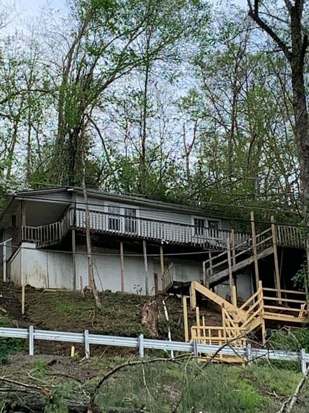 Building Photo - 207 Poplar St