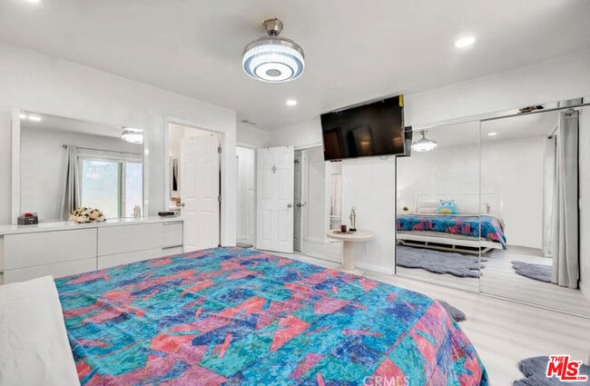 Building Photo - 7701 Baird Ave