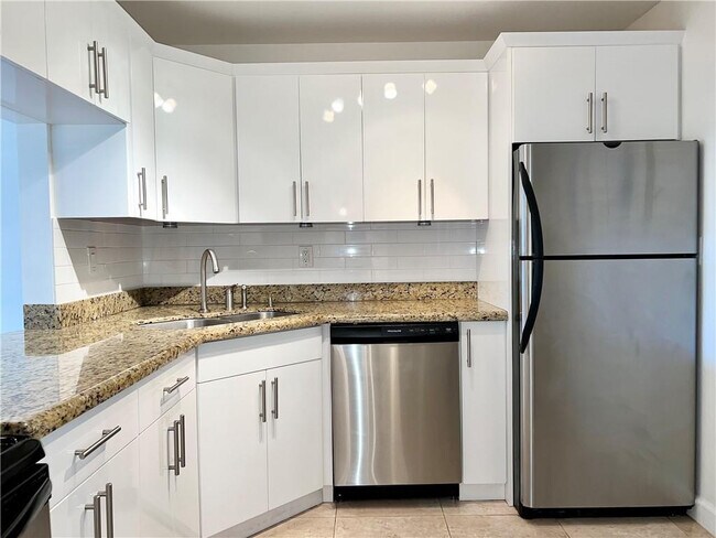 Building Photo - 619 Orton Ave