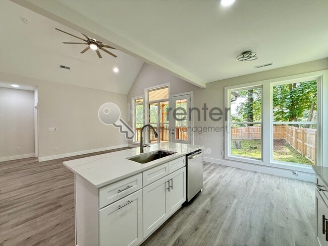 Building Photo - 732 Belle Vista Ave