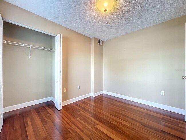 Building Photo - 2065 Dixie Belle Dr