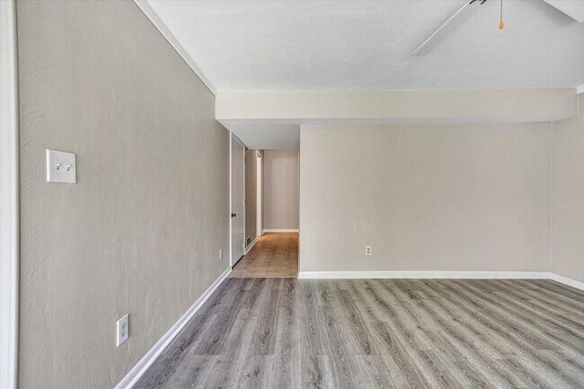 Building Photo - 7311 Maple Ct SW