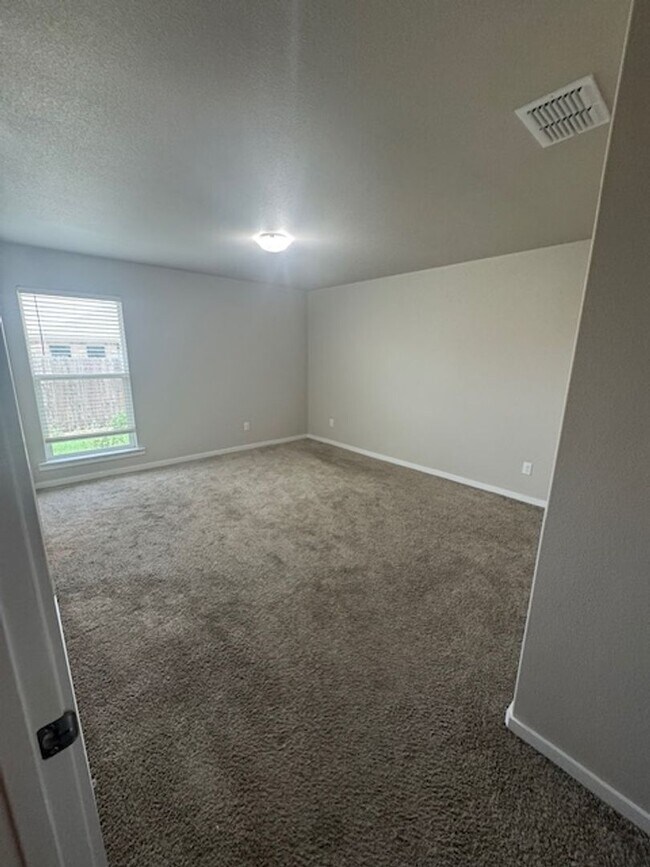 Building Photo - Townhome in Upland Heights!