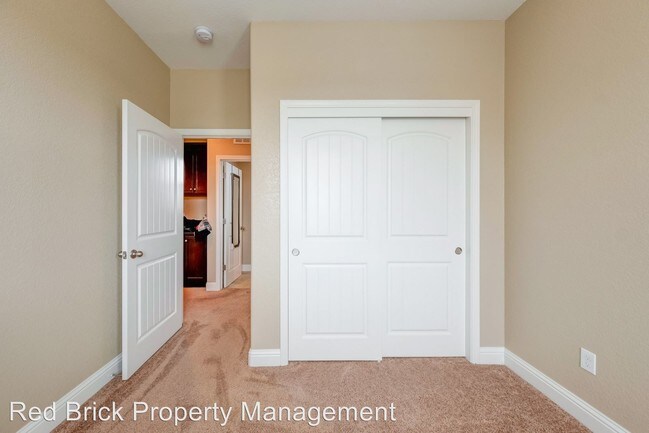 Building Photo - 4 br, 3 bath House - 3381 Carriage Ln.