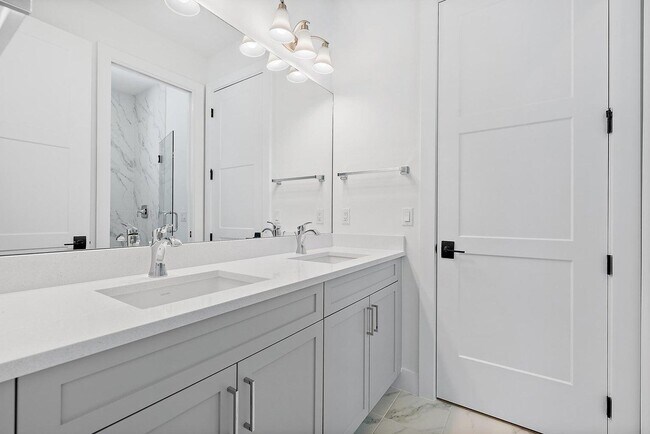 Building Photo - 13128 Alton Rd