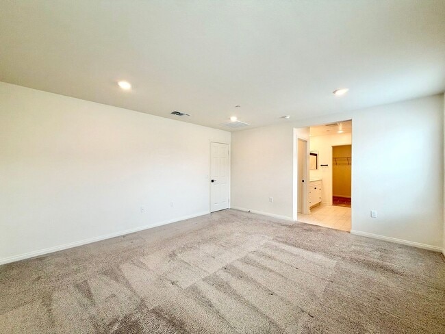 Building Photo - Move-In Ready 3 Bedroom 2.5 Bathroom Home with Loft, SOLAR & Modern Upgrades