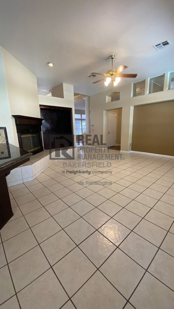 Building Photo - 10916 Stony Point Dr