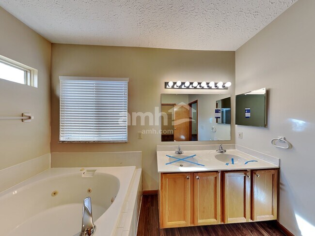 Building Photo - 8845 Amaranth Ct