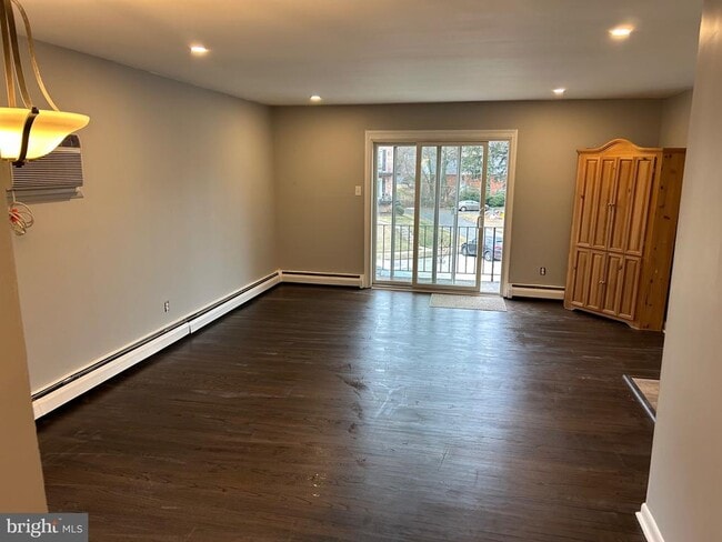 Building Photo - 839 Garrett Rd