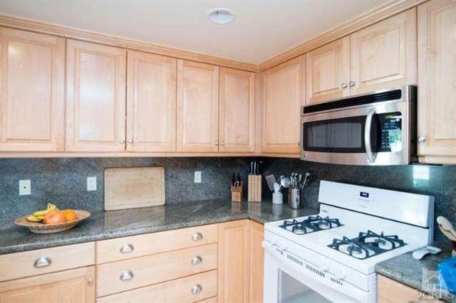 Building Photo - 2364 N Fernview St