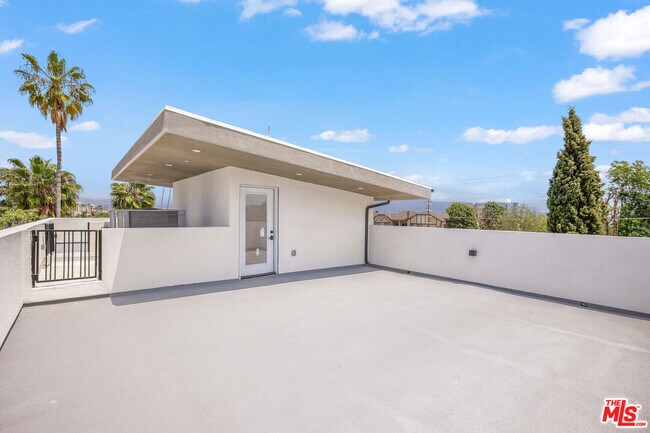 Building Photo - 11012 Hortense St