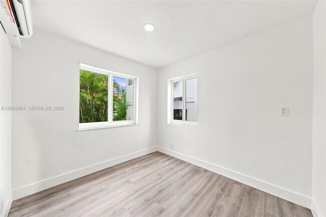 Building Photo - 128 NW 9th Ave