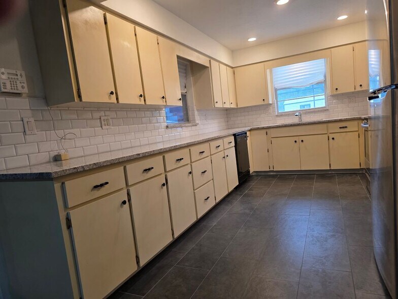 Building Photo - 5611 6th St