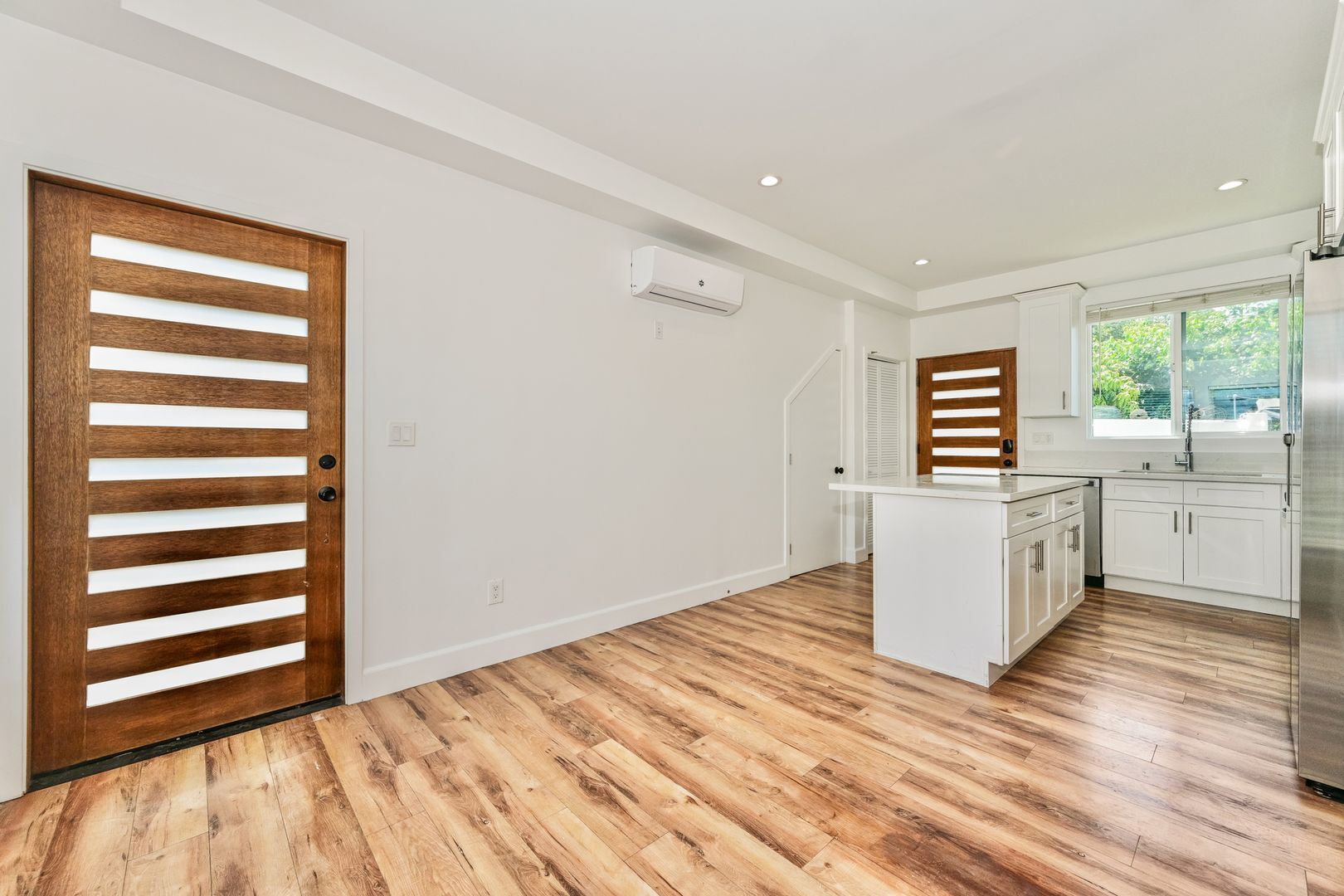 Building Photo - 872-878 Serrano Place