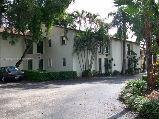 Building Photo - 5494 Courtyard Dr