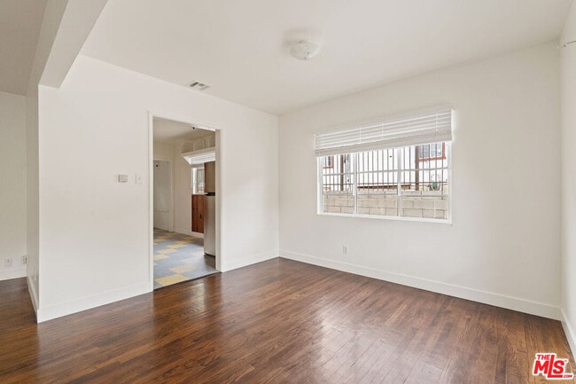 Building Photo - 821 Laveta Terrace