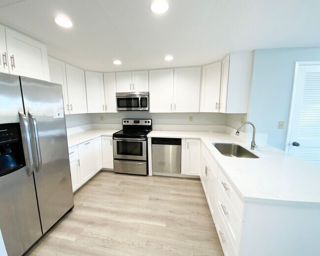 Building Photo - 80 Kingston Ct S