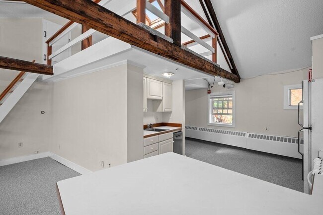 Building Photo - 4 Inn St
