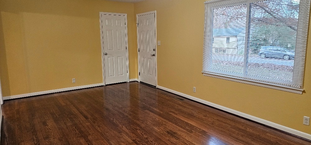 Living room 20' x 11' 6" - 2701 Patrick Rd