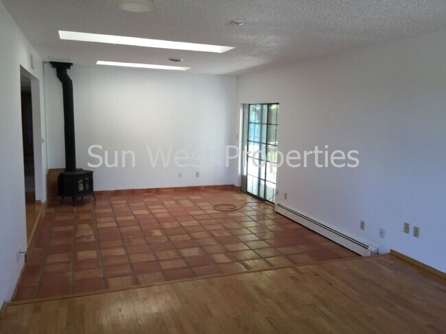 Building Photo - 5608 Hill N Dale Dr
