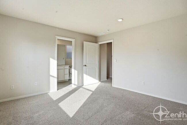 Building Photo - 7805 NE 100th Cir