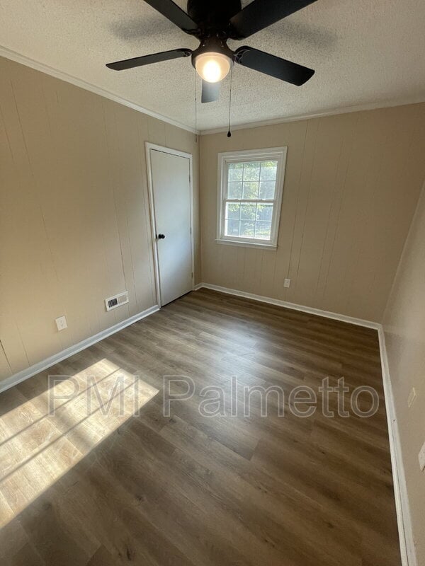 Building Photo - 4704 Palm Tree Ln