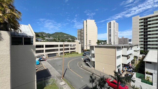 Building Photo - 1658 Liholiho St