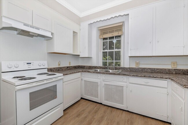 Building Photo - 4 S Westside Ave