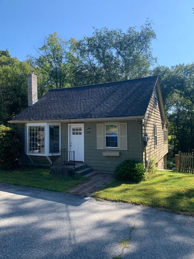 Primary Photo - 196 Old Hall Rd
