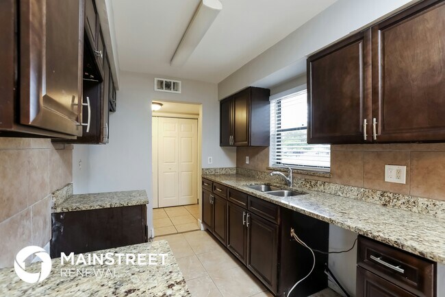 Building Photo - 805 Terry Lynn Dr