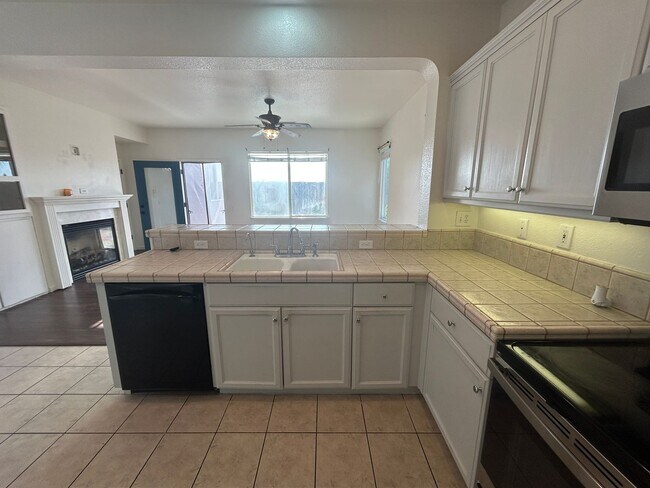 Building Photo - Nice home in North Turlock!