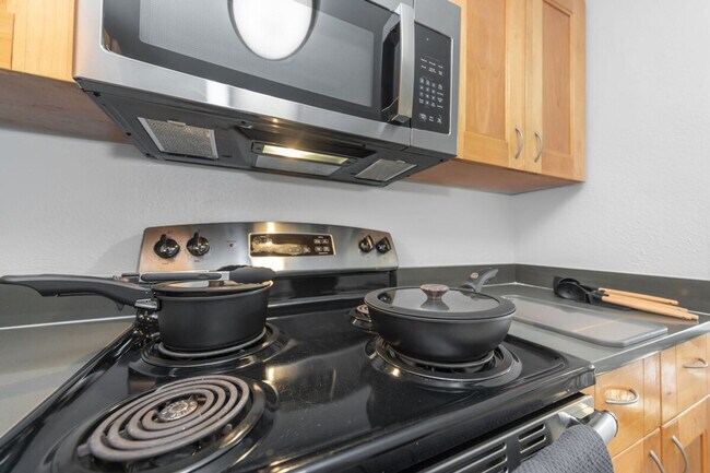 Building Photo - 4307 W Kennedy Blvd