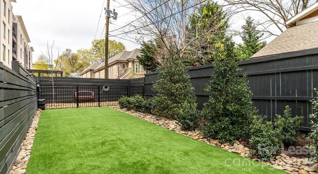 Building Photo - 2426 Vail Ave