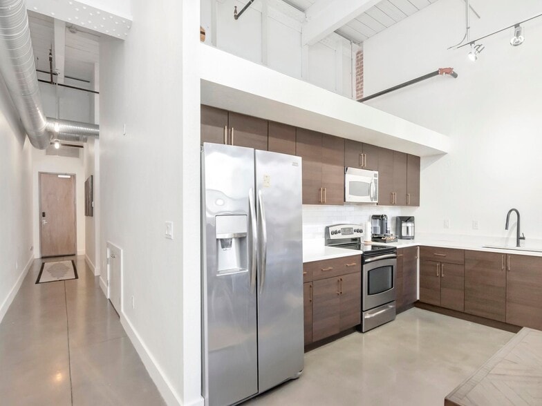 Building Photo - 1501 W Horatio St