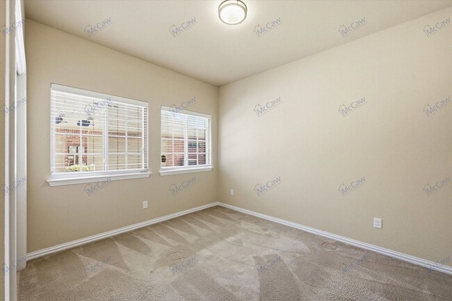 Building Photo - 5629 Hummingbird Ln