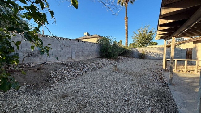 Building Photo - Single Story with 4 bedrooms and NO HOA!