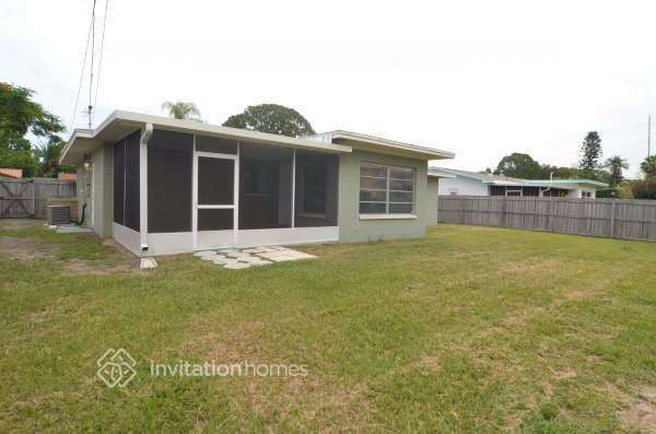Building Photo - 11124 64th Terrace N