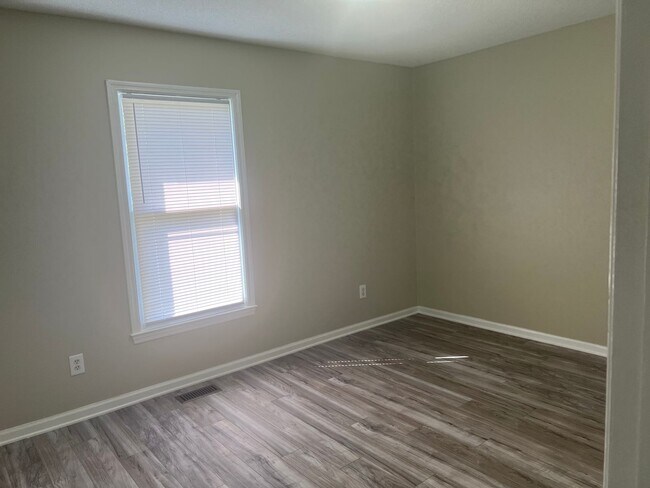 Building Photo - 5300 Dandelion Dr