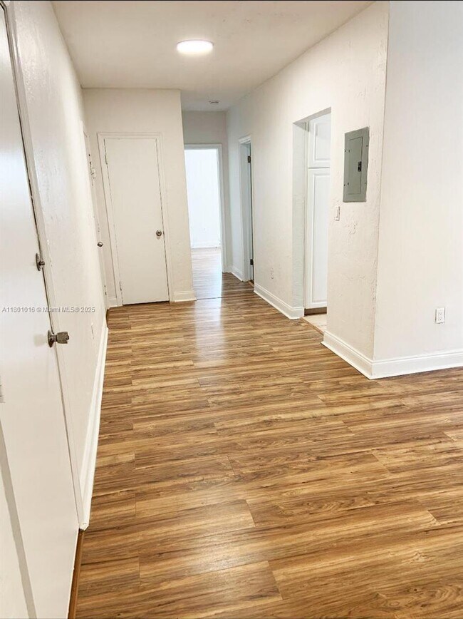 Building Photo - 7510 Byron Ave