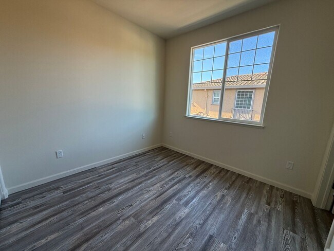 Building Photo - 566 Almaden Walk Loop
