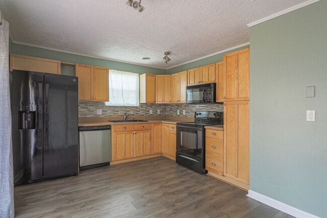 Building Photo - 221 Timberway Dr
