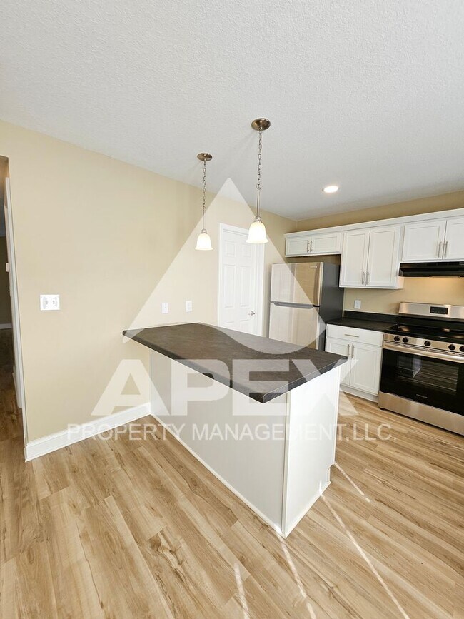 Building Photo - AVALON TOWNHOMES – LIKE NEW - 2 Bd/2.5 Ba Townhome off Topside Road with convenient access to Mar...