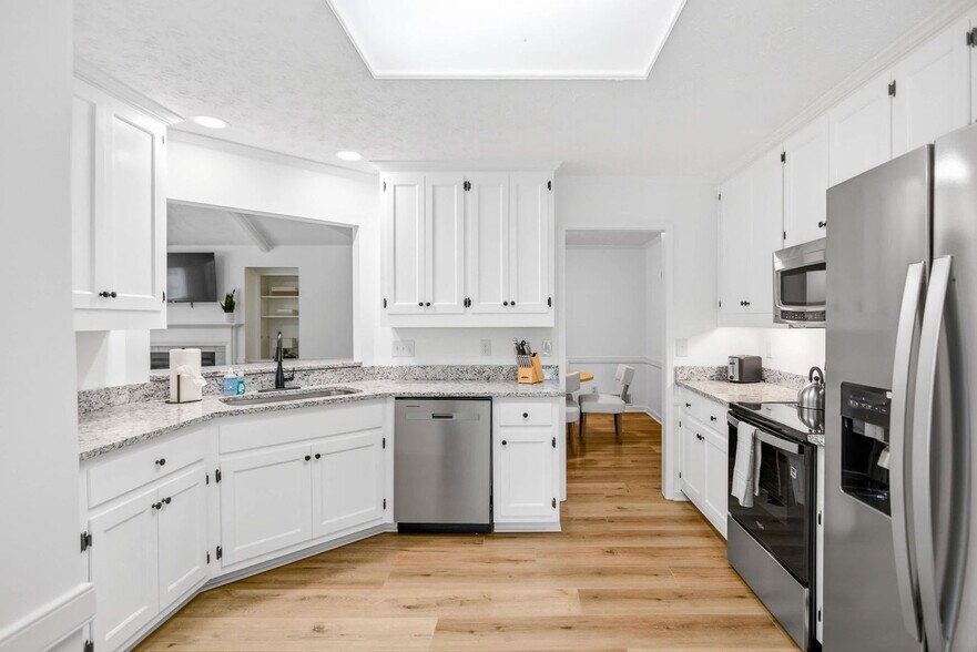 Building Photo - 6536 Monmouth Mews