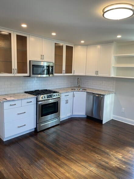 Building Photo - 32 Oakland St