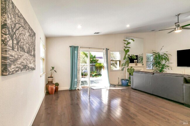 Building Photo - 3257 Vista Del Lago Way