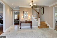 Building Photo - 9915 S Glen Rd